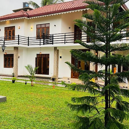 Ahasna Airport Villa Negombo Ngoại thất bức ảnh